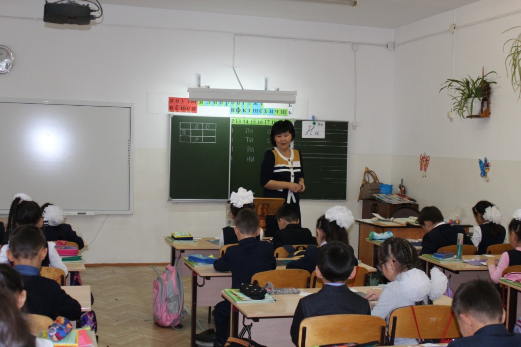 Учитель первой категории Ганеева Ирина Валерьевна  в 1-Г классе урок по обучению грамоте по теме: «Звук [ ш ] и [ ш ].Согласная и строчная буква к»
